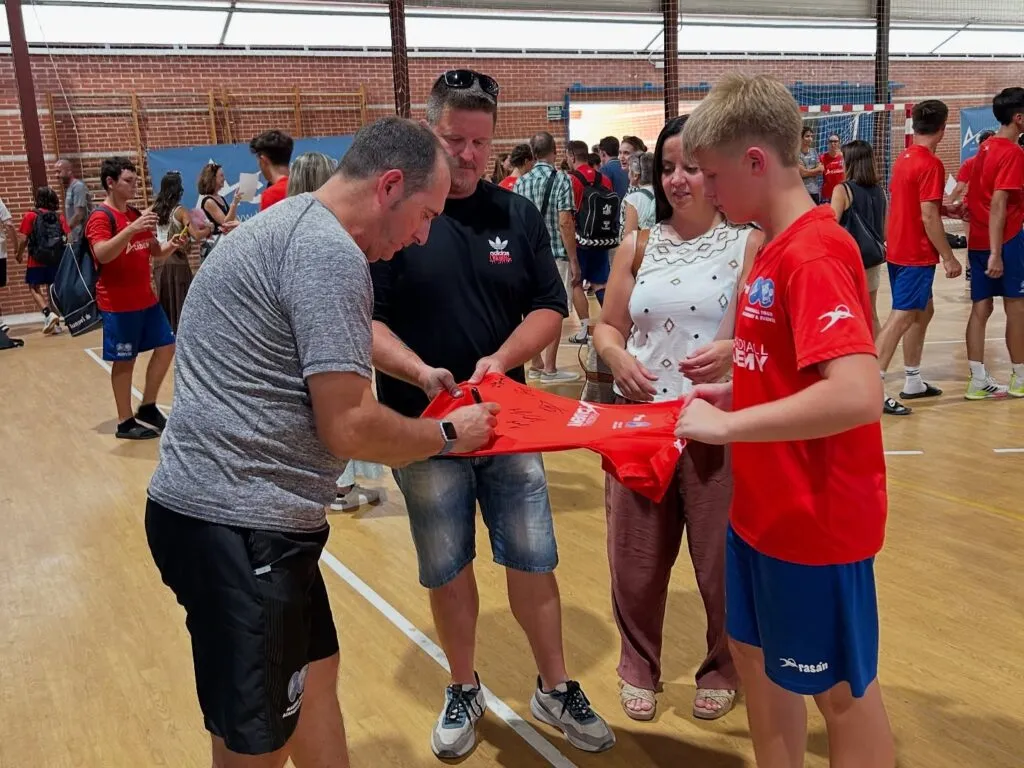 Equipación Rasán de Handball Academy